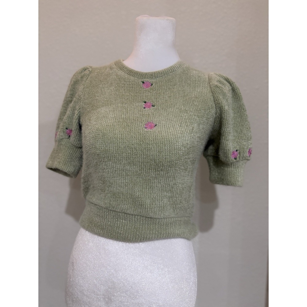 Zara floral embroidered knit puff sleeve top in green. - Picture 2 of 4